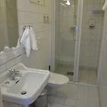 מלון Hjelle Hotel 2*
