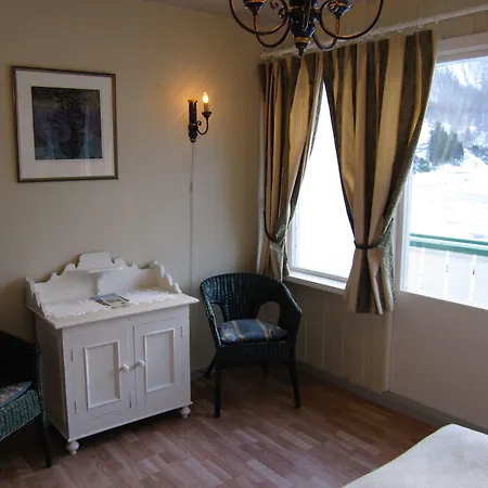 Hjelle Hotel 2* Hjelle