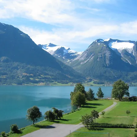 イェラ ホテル 2*