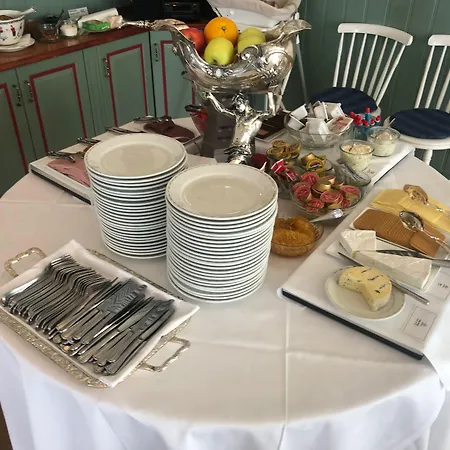 イェラ ホテル 2*