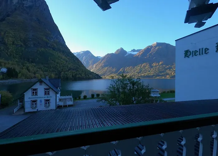 Hjelle Hotel מלון 2*