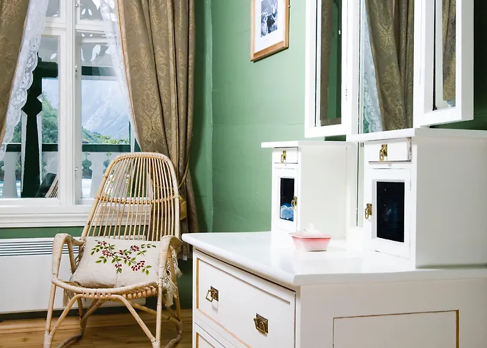 Hjelle Hotel מלון