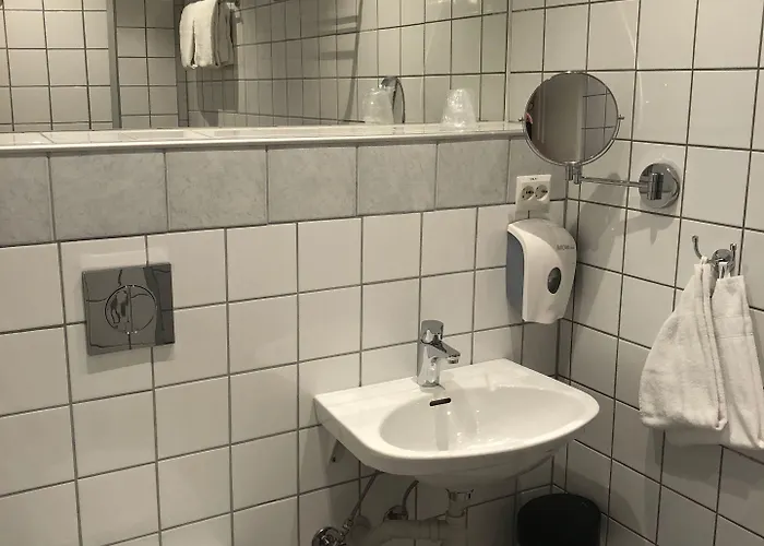 מלון Hjelle Hotel 2*