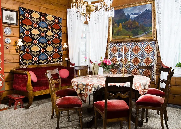 מלון Hjelle Hotel 2*