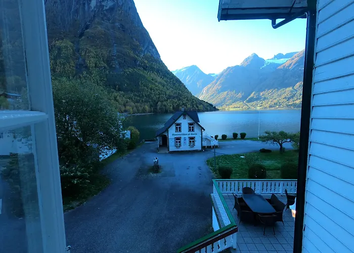 Hjelle Hotel מלון