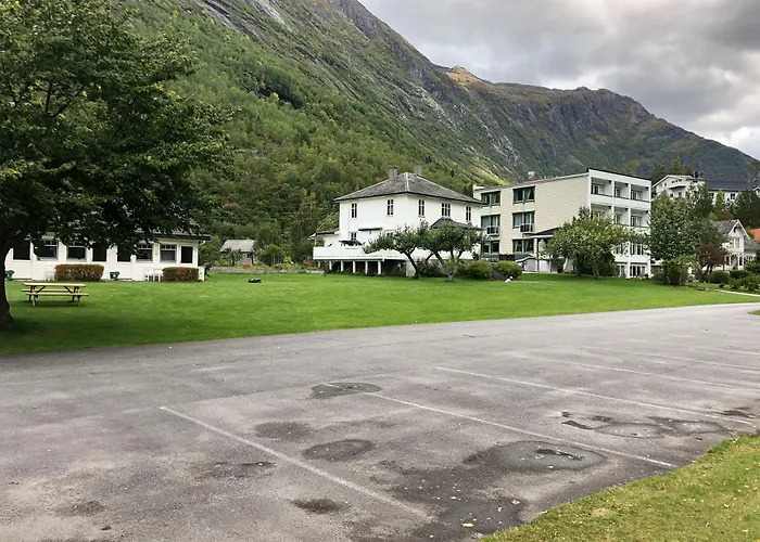 מלון Hjelle Hotel היילה