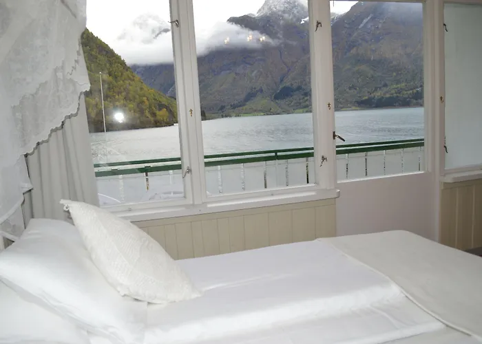 מלון Hjelle Hotel