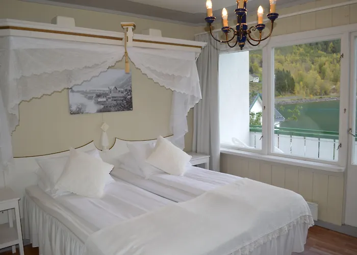 מלון Hjelle Hotel