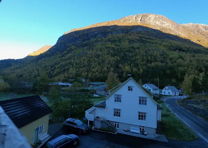 Hjelle Hotel מלון