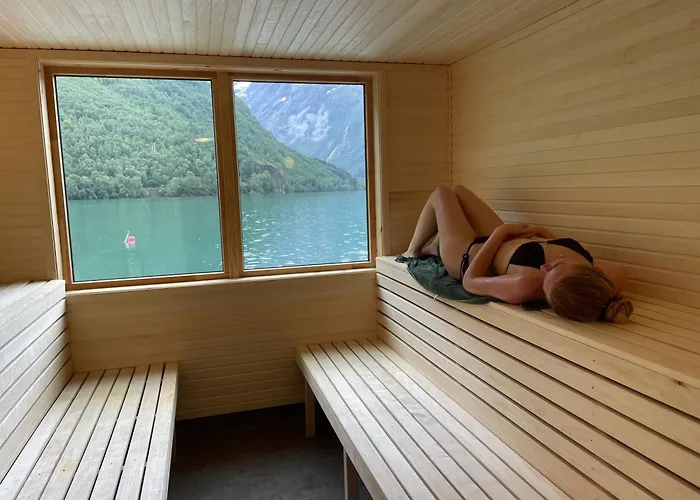 Hjelle Hotel מלון 2*