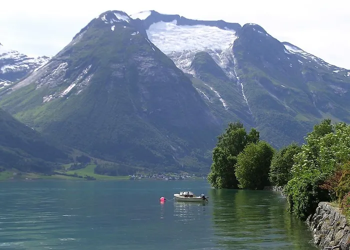 מלון Hjelle Hotel 2*