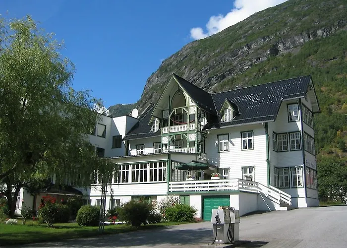 מלון Hjelle Hotel