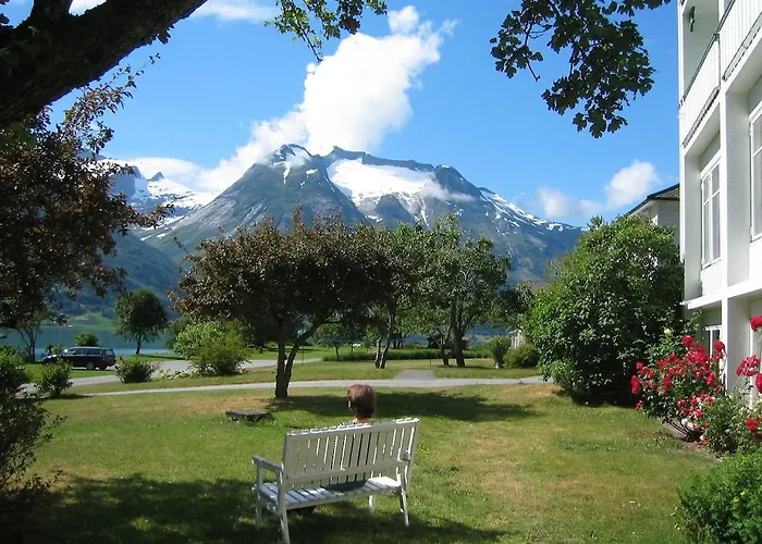 מלון Hjelle Hotel 2*