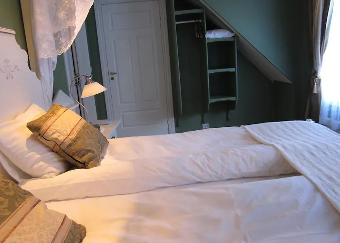 מלון Hjelle Hotel 2*