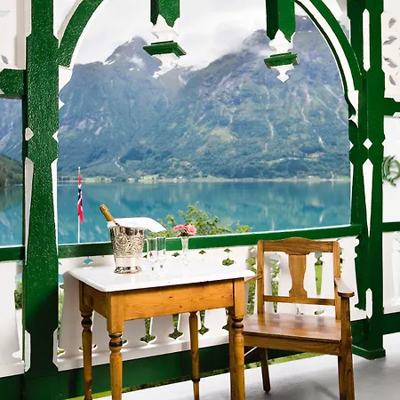 Hjelle Hotel 2* Hjelle